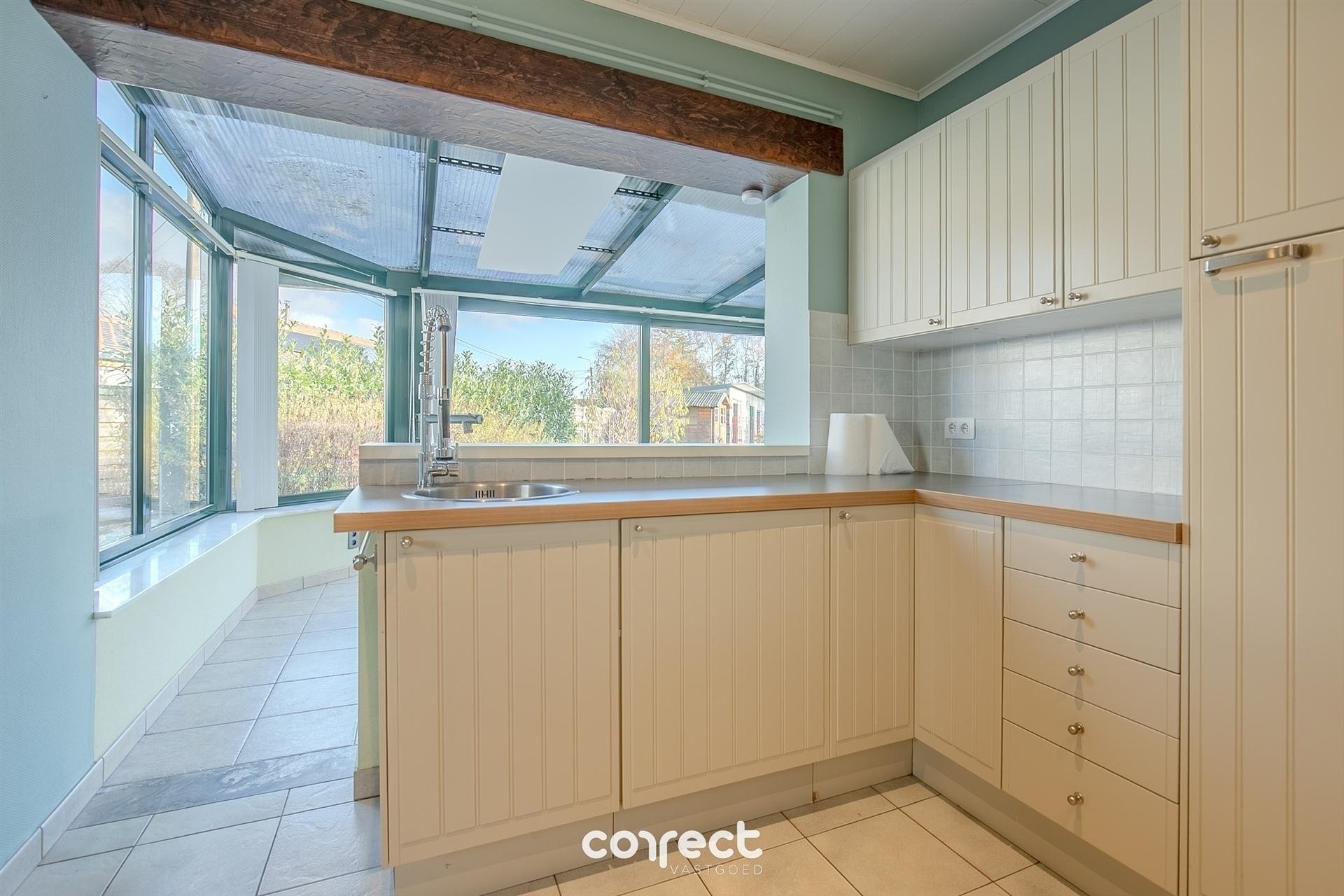 Instapklare open bebouwing met garage, ruime tuin met werkplaats/stallingen. foto 6