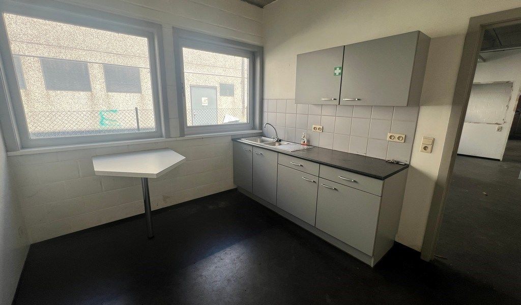 Commercieel gelegen magazijn met showroom te huur in Wetteren foto 13
