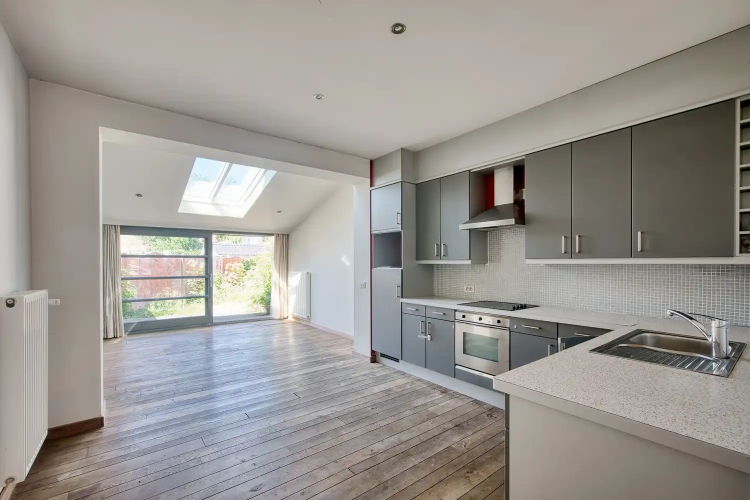 Assebroek, leuk ENERGIEZUINIG gezellig &nbsp;instapklaar woonhuis met 3 SLAAPKAMERS en tuintje foto 3
