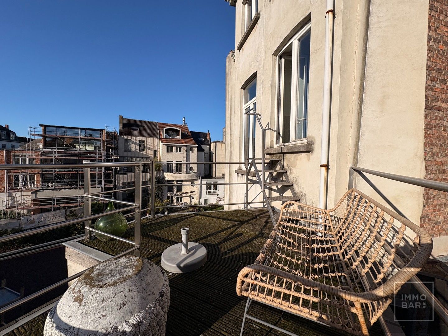 Handelspand met drie studio’s te koop op topligging in Gent foto 26