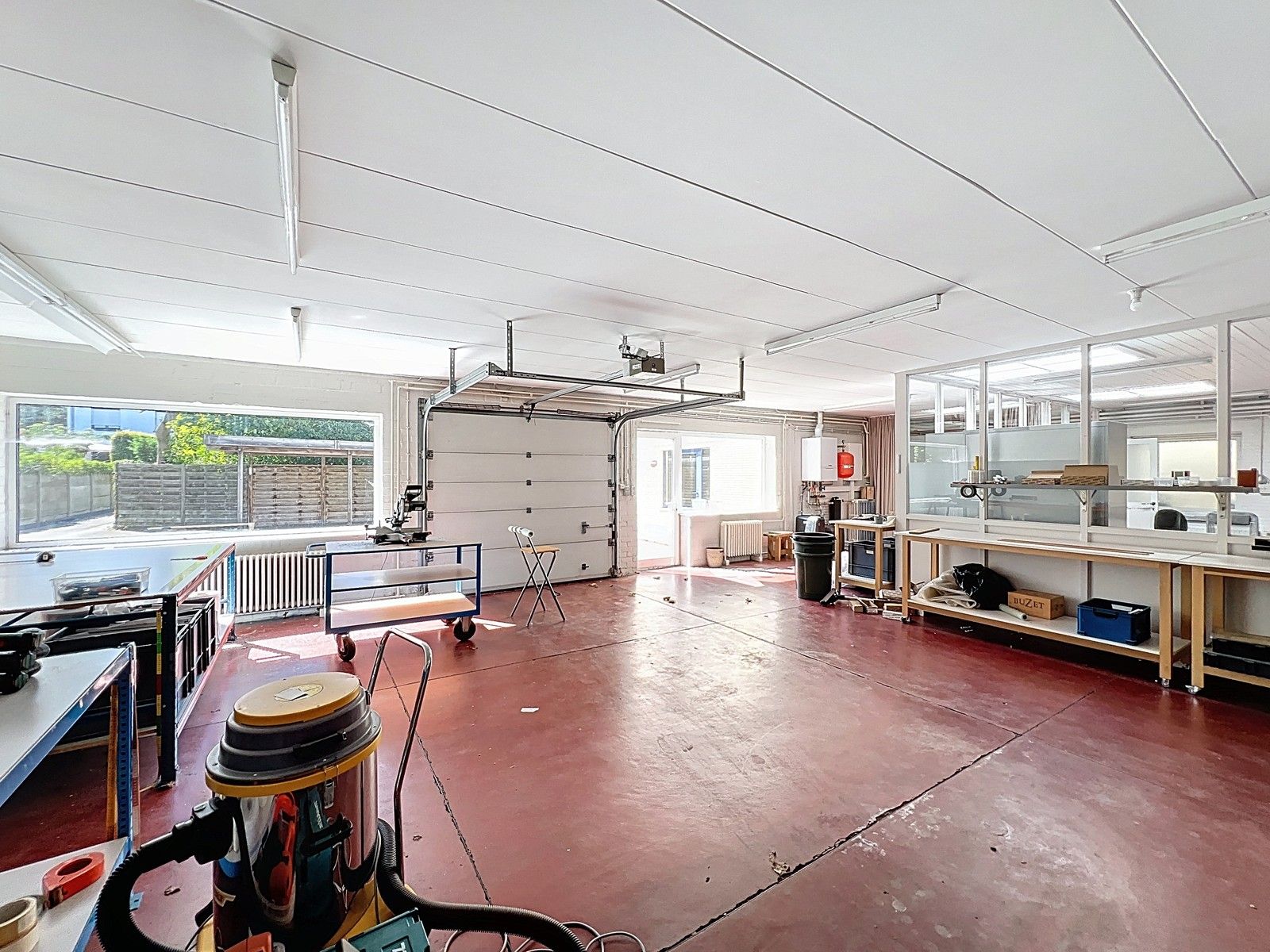 KANTOORGEBOUW (124 m²) met MAGAZIJNEN (630 m²) op zeer goede ligging nabij centrum KORTRIJK ! foto 18