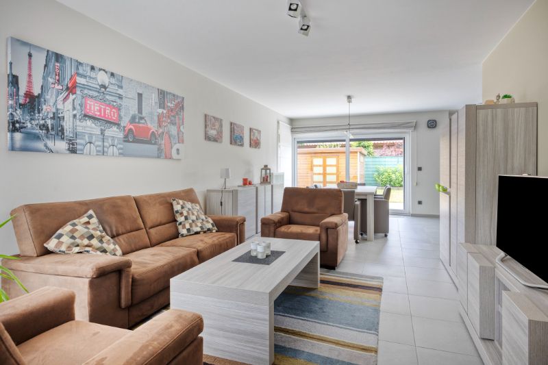 Instapklare halfopen woning met zuidgerichte tuin in Evergem! foto 2
