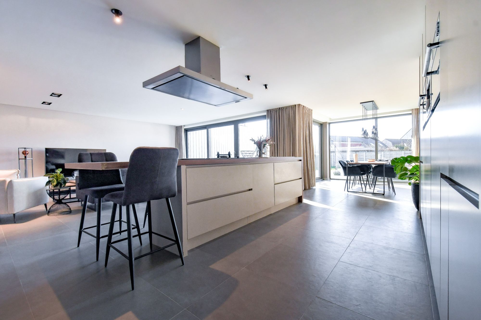 | BEZOEKMOMENT ZAT 28/06 - 11u - 12u30 | Ruime energiezuinige woning met 4 SLPKS, tuin en garage in het centrum van Klemskerke foto 7