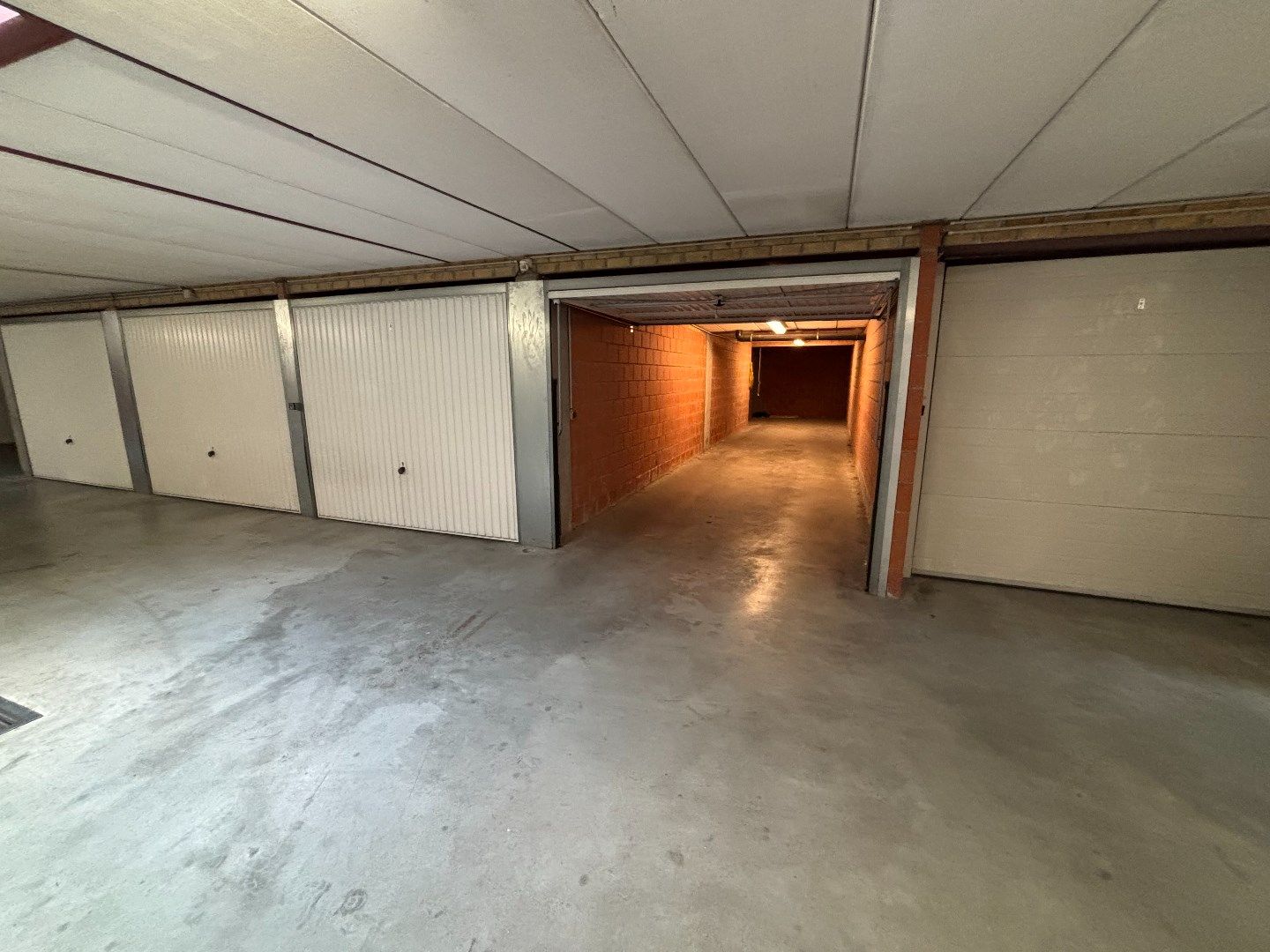 Grote garagebox voor 3 wagens foto 3
