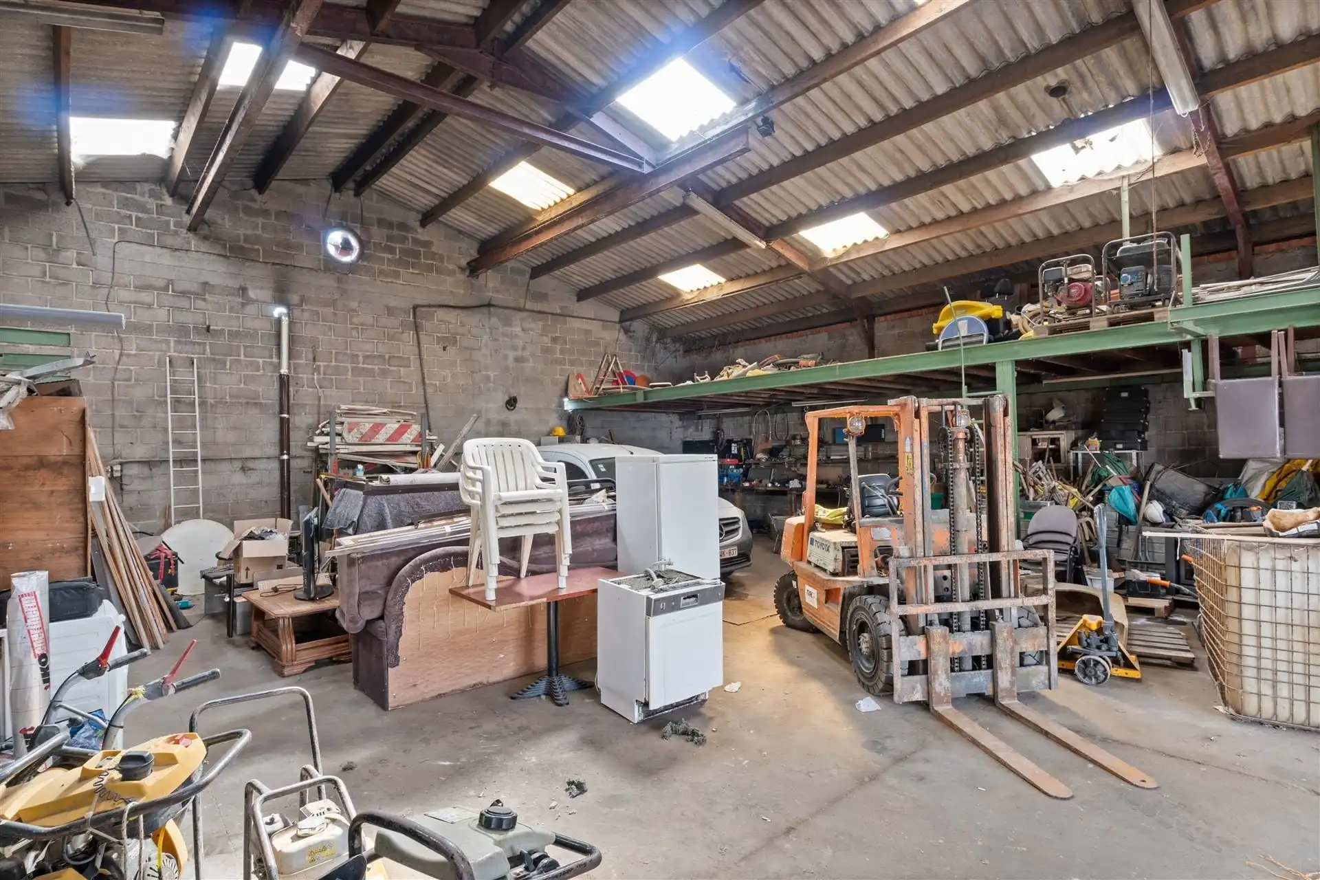 Halfopen bebouwing met magazijn (225m²) foto 22