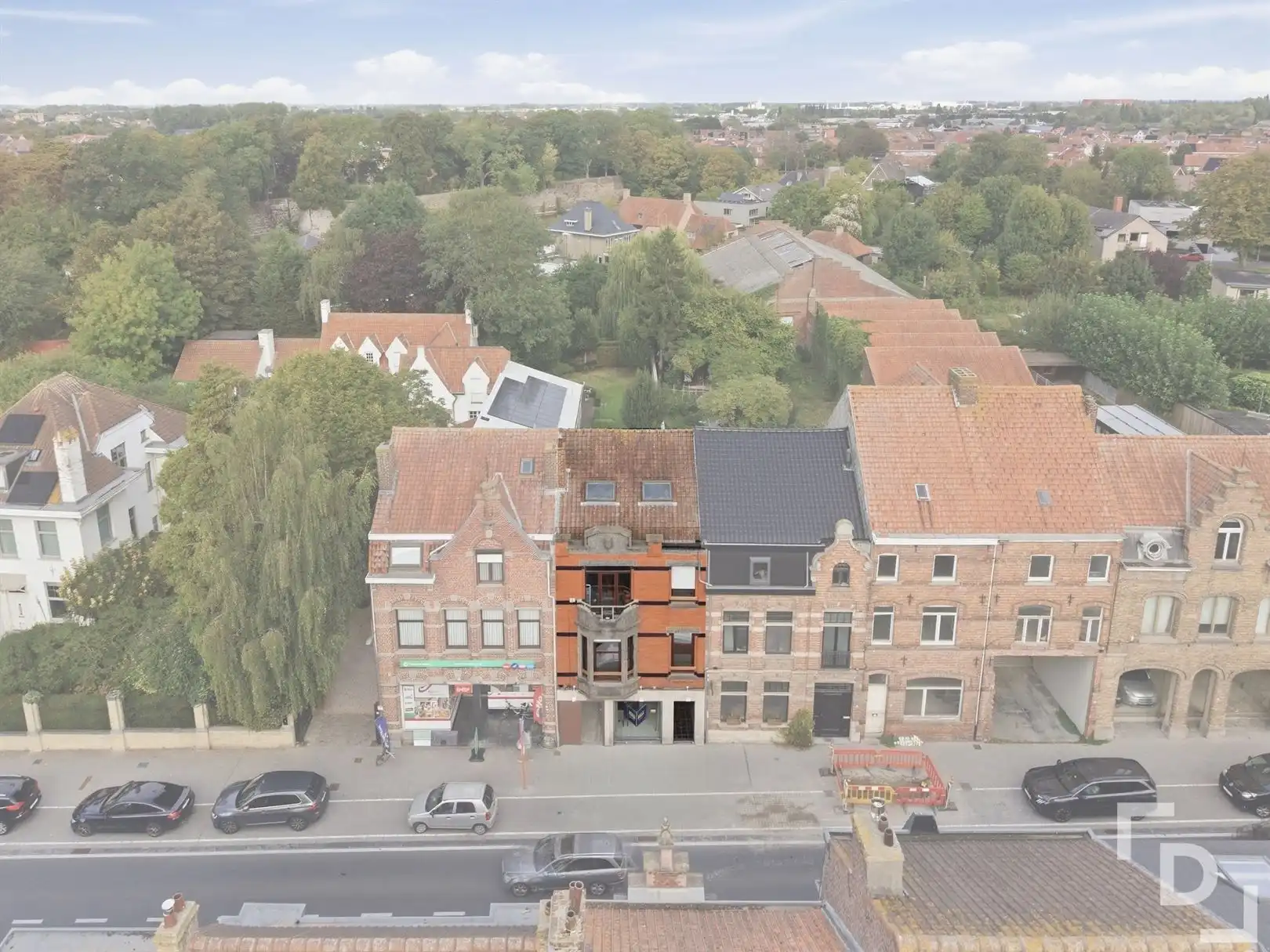 Handelshuis met woonst op een drukke invalsweg. foto 19