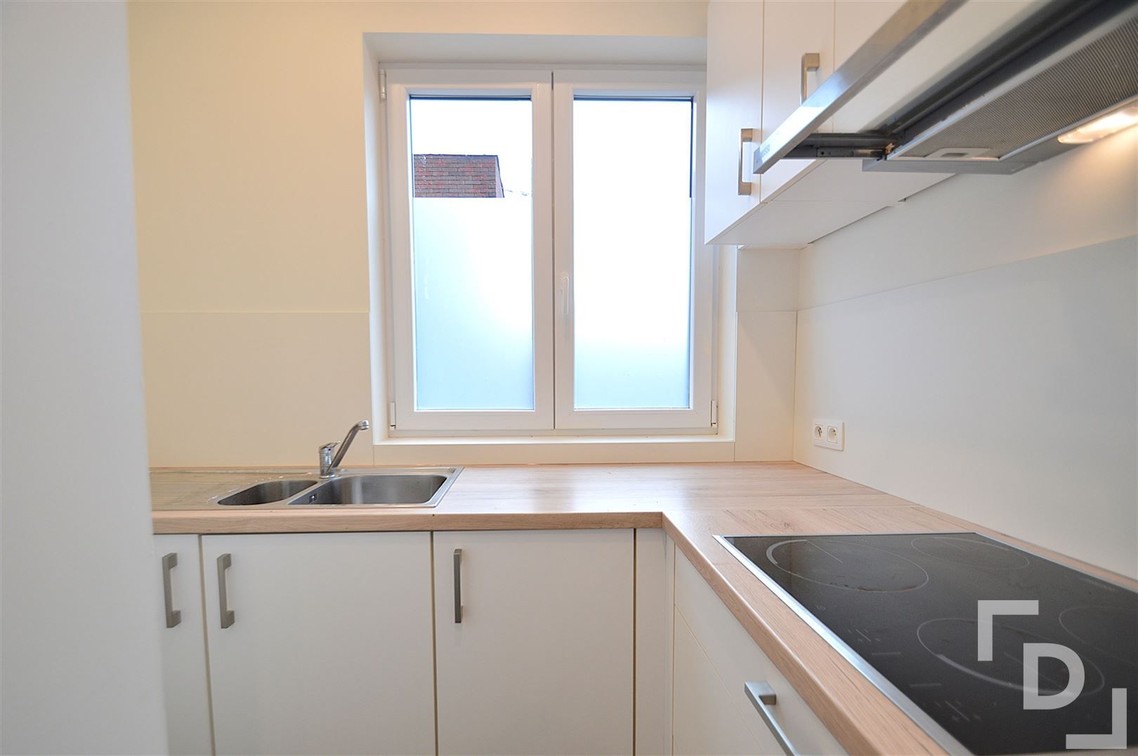 Gerenoveerde woning met terras te huur in Ieper. foto 5