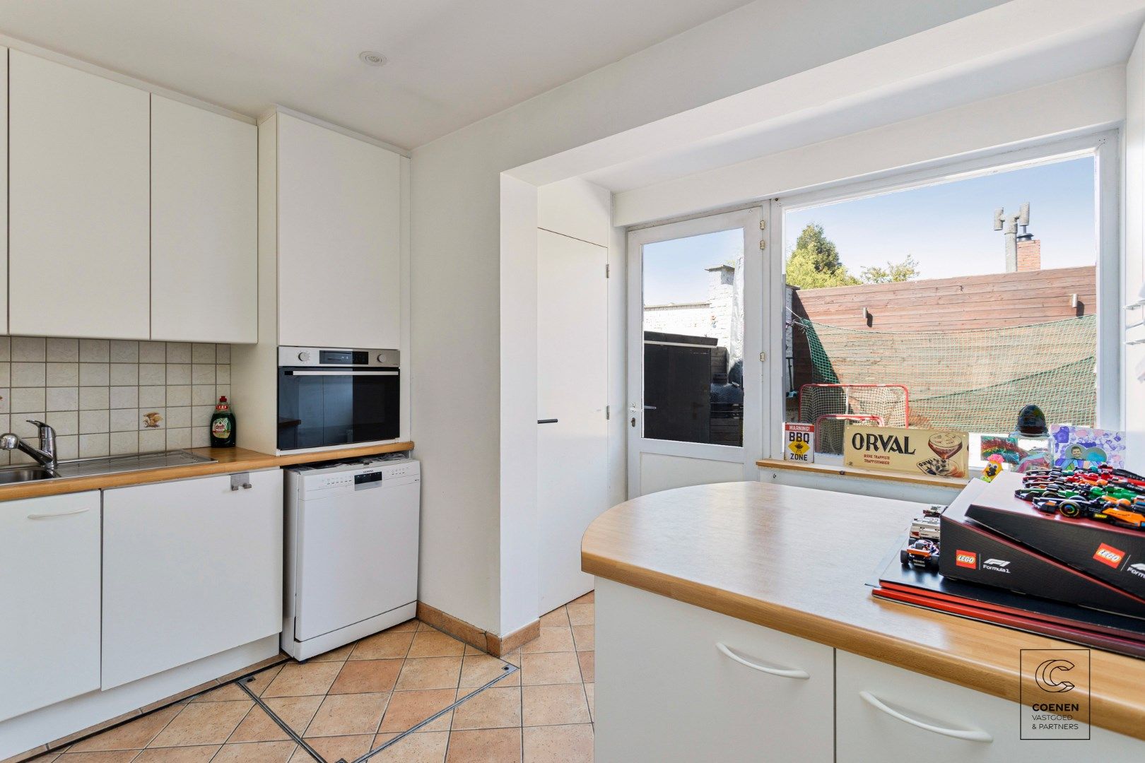 Instapklare woning met 3 slpk's op een toplocatie te Schoten! foto 7