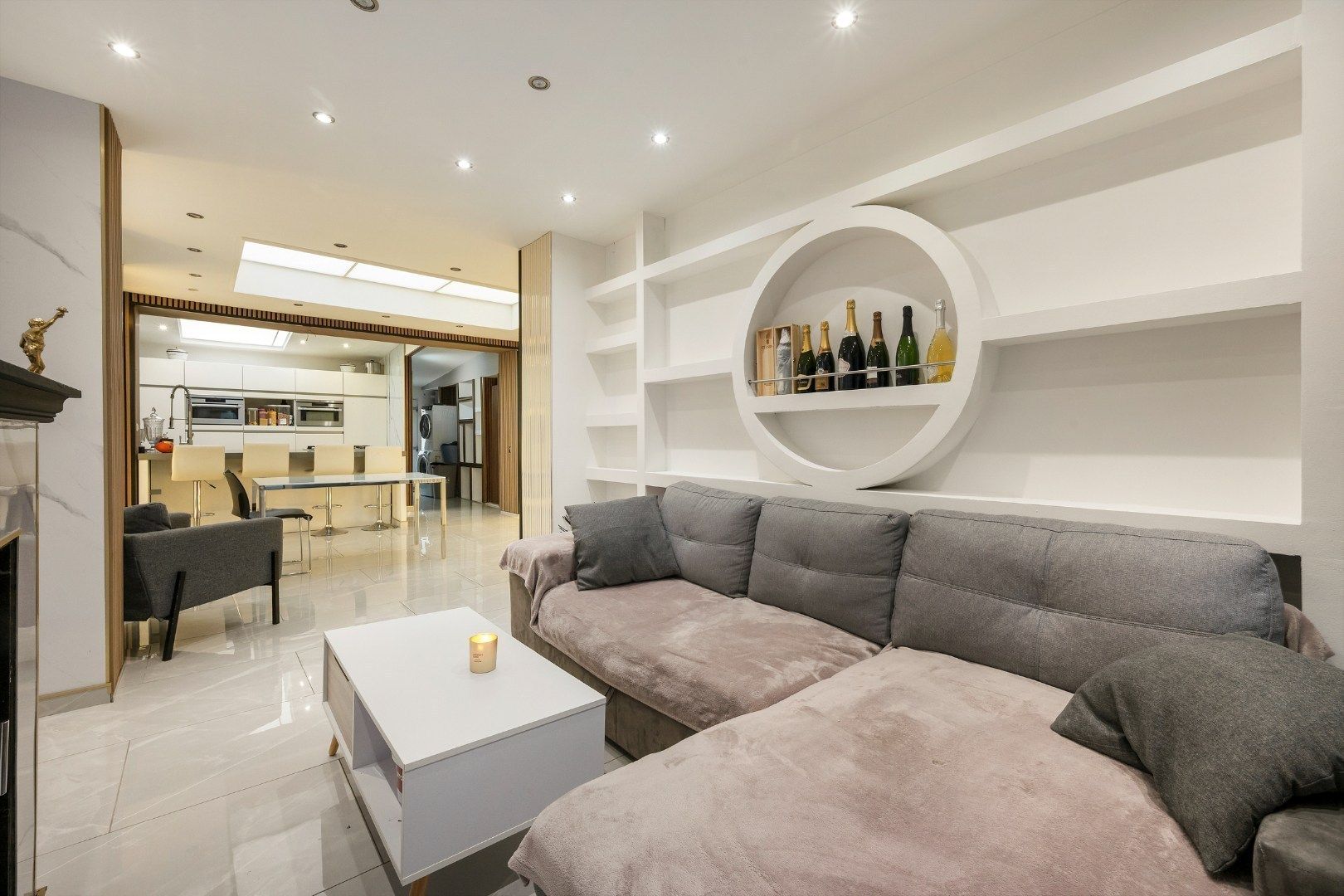 Gerenoveerde, energiezuinige woning met 4 slaapkamers, 2 badkamers en stadstuin in Menen foto 3