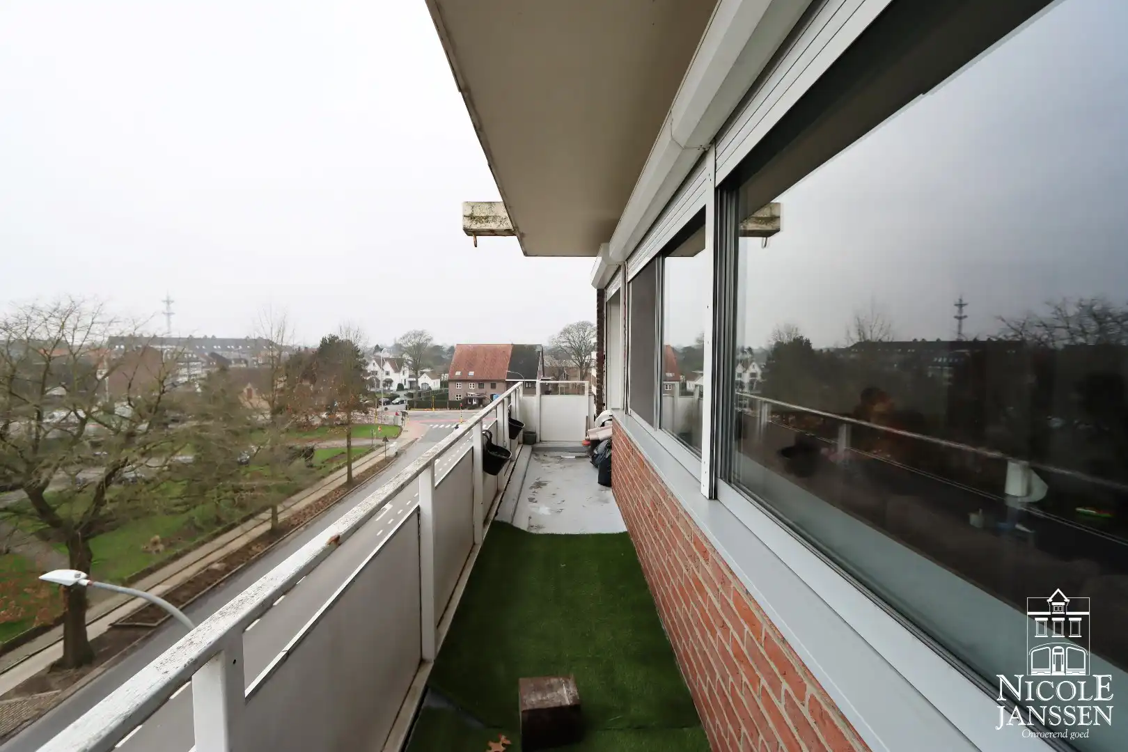 Ruim appartement met vier slaapkamers, garagebox en terras foto 13