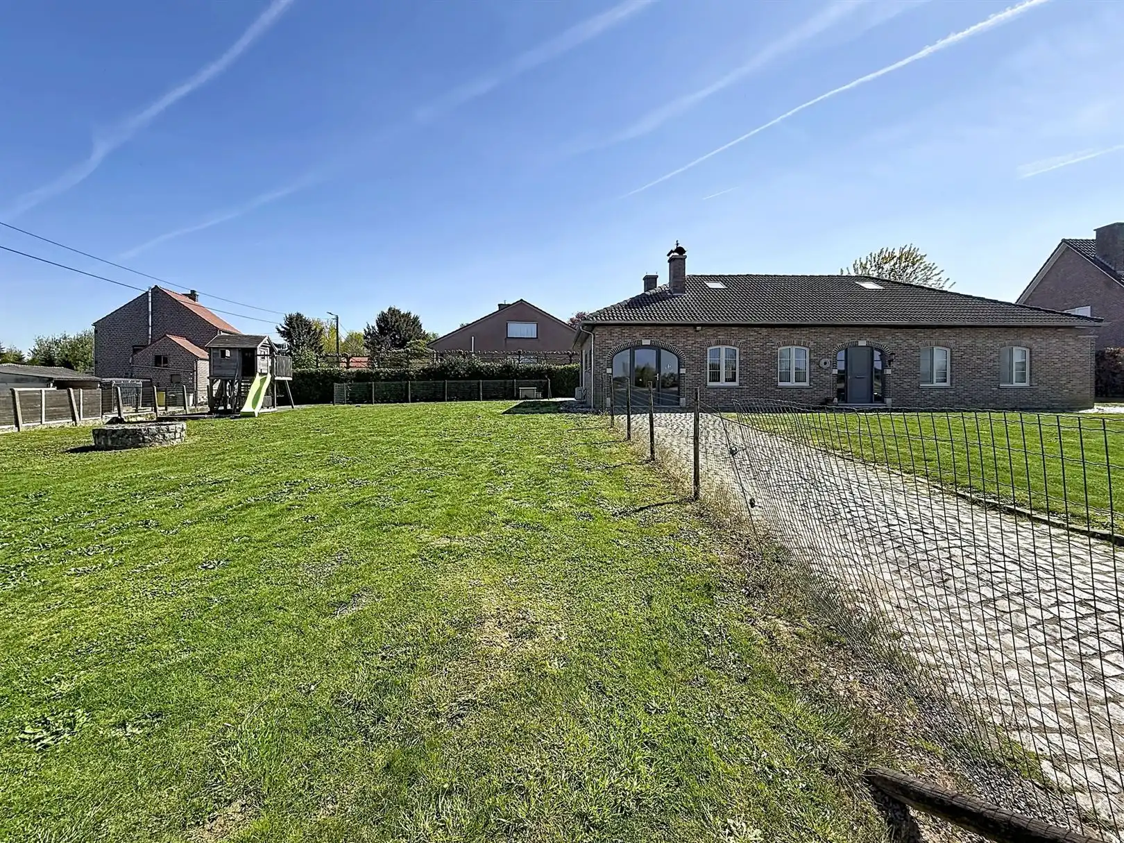 Ruime open bebouwing, 4 slpks, bureau, 14a 01ca foto 3