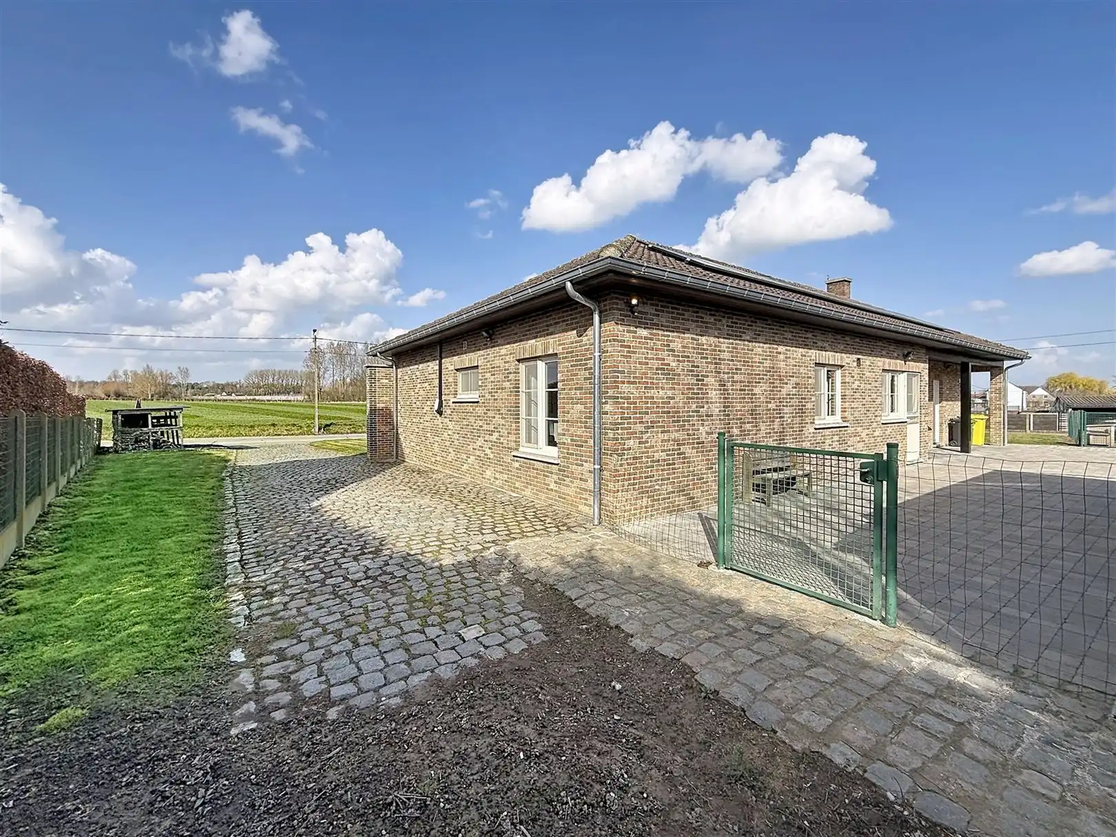 Ruime open bebouwing, 4 slpks, bureau, 14a 01ca foto 3