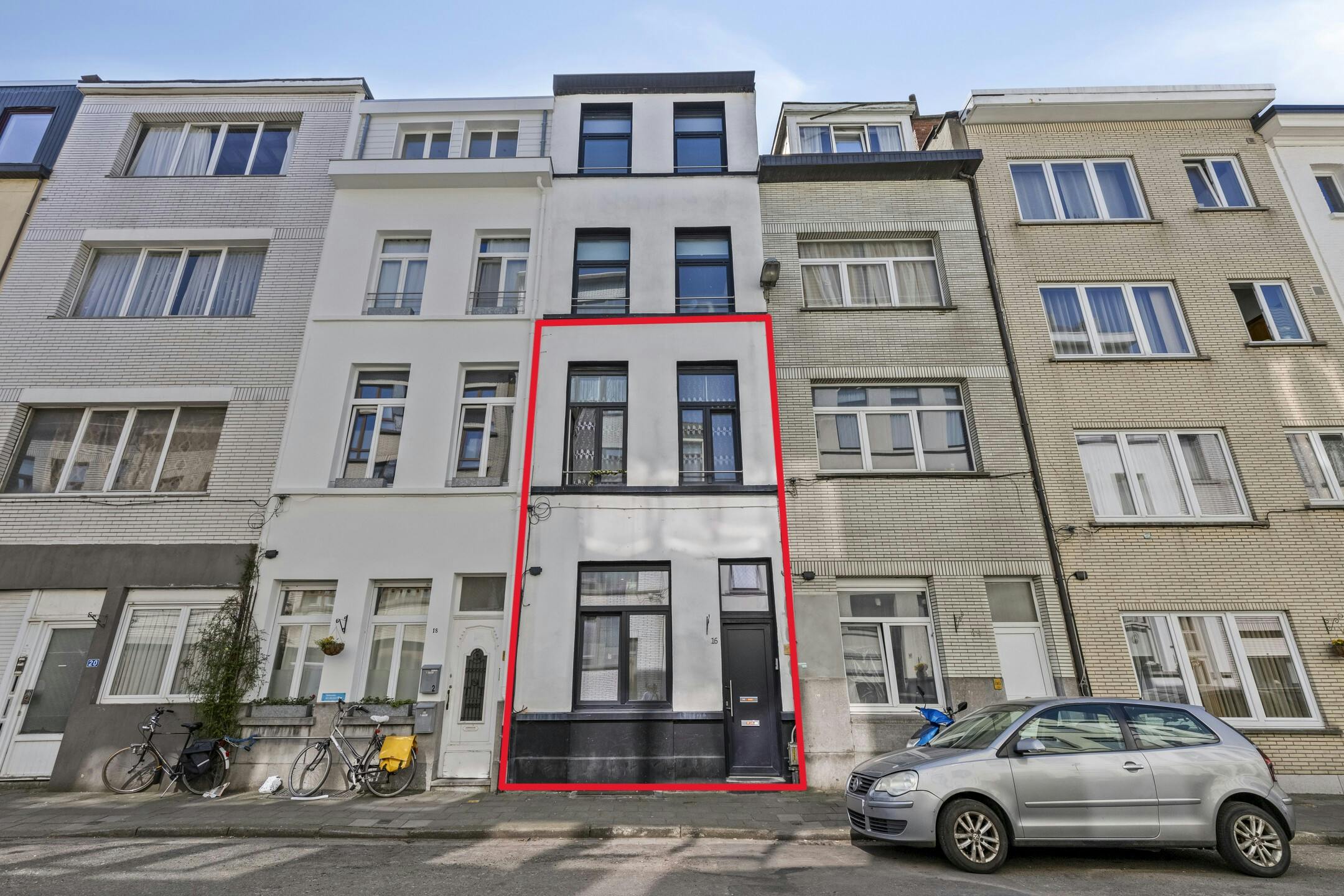 Gelijkvloers duplex appartement met terras te koop Antwerpen foto {{pictureIndex}}