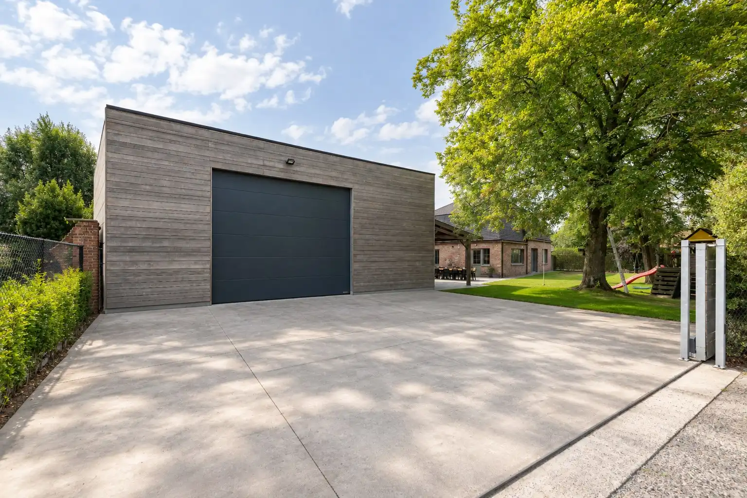 WONING (240 m²) met LOODS (143 m²) op HOEKPERCEEL VAN 1.027 m² foto 2