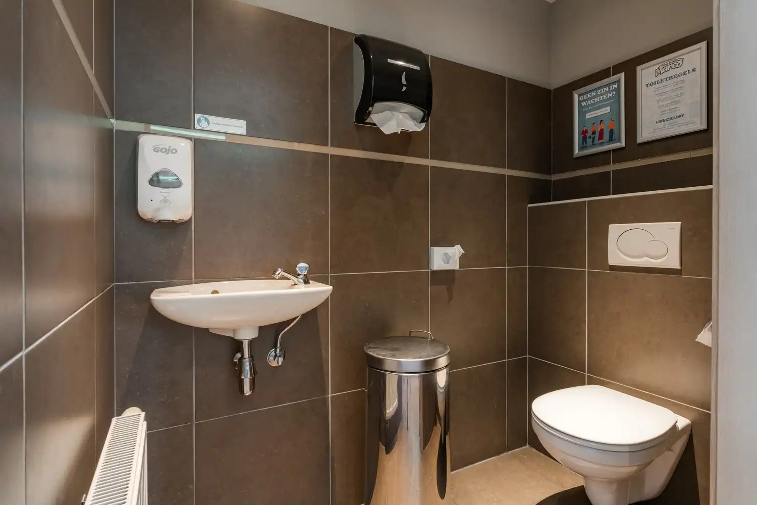 Bekende frituur met super mooi duplex appartement en zwembad te Achel foto 14