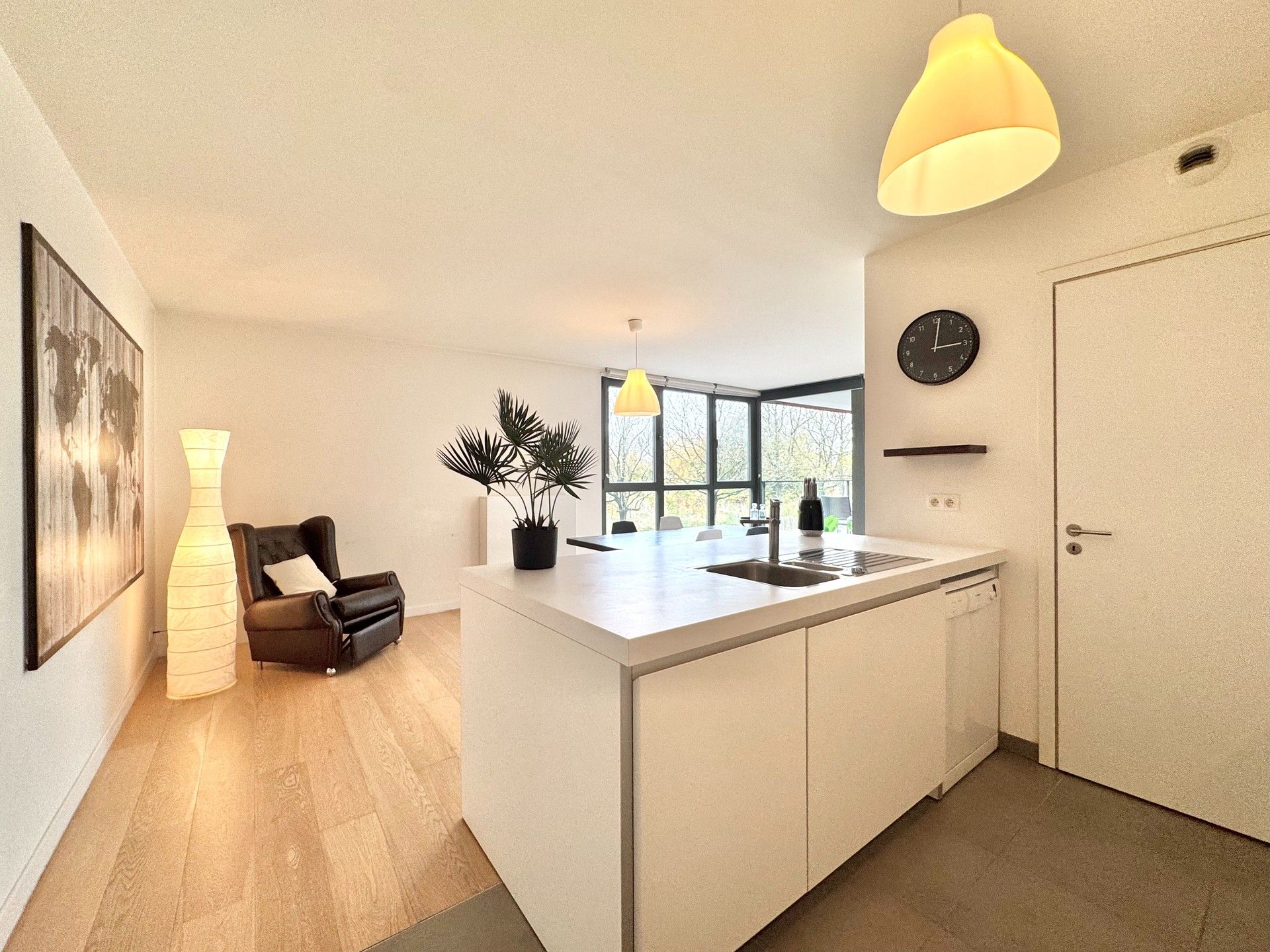 LICHTRIJK APPARTEMENT MET GROOT TERRAS EN PARKING - 125 M² foto 11