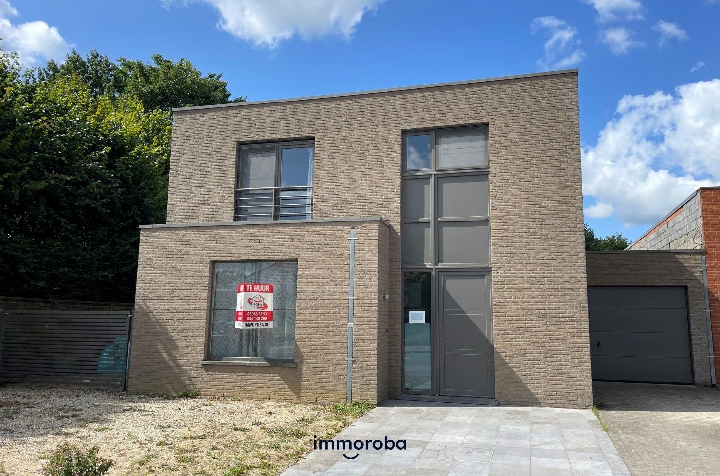 Ruime halfopen woning TE HUUR in Zulte foto {{pictureIndex}}