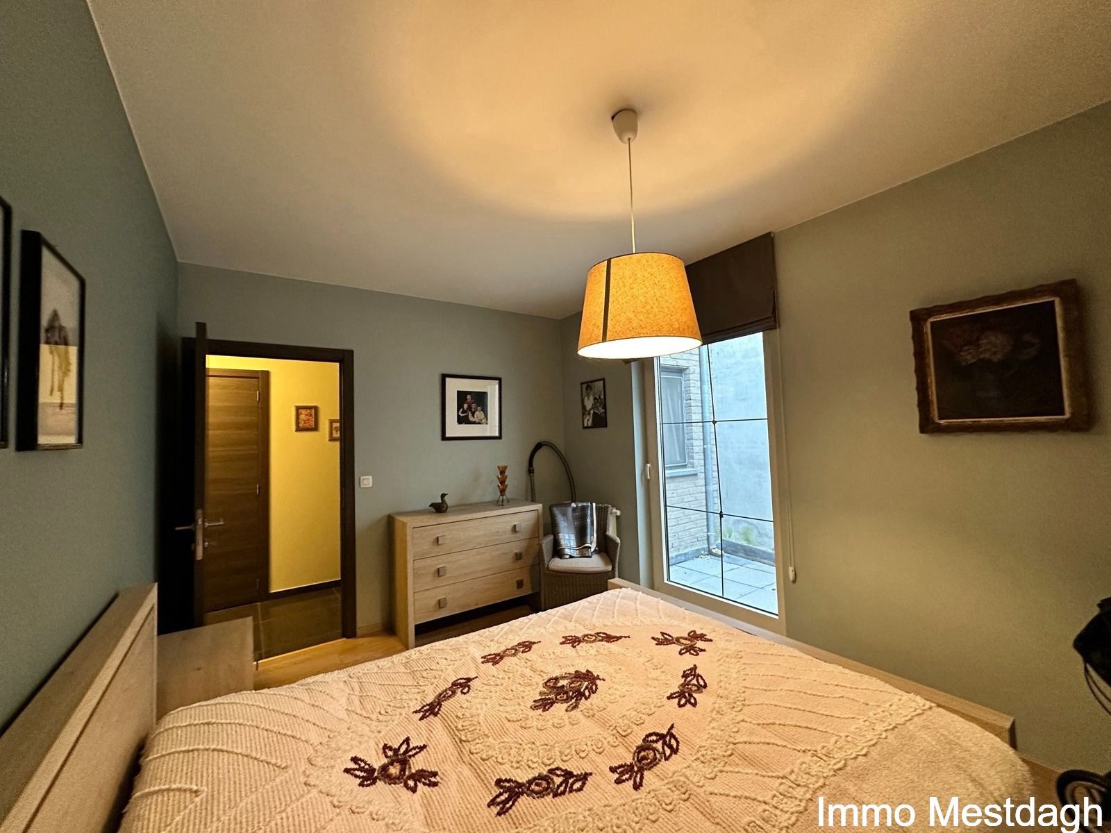 Ruim gelijkvloers appartement met tuin en autostaanplaats. foto 24