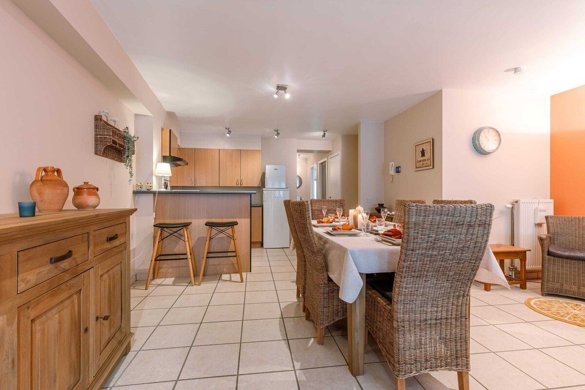 Gemeubeld twee slaapkamer appartement vlak aan zee foto {{pictureIndex}}