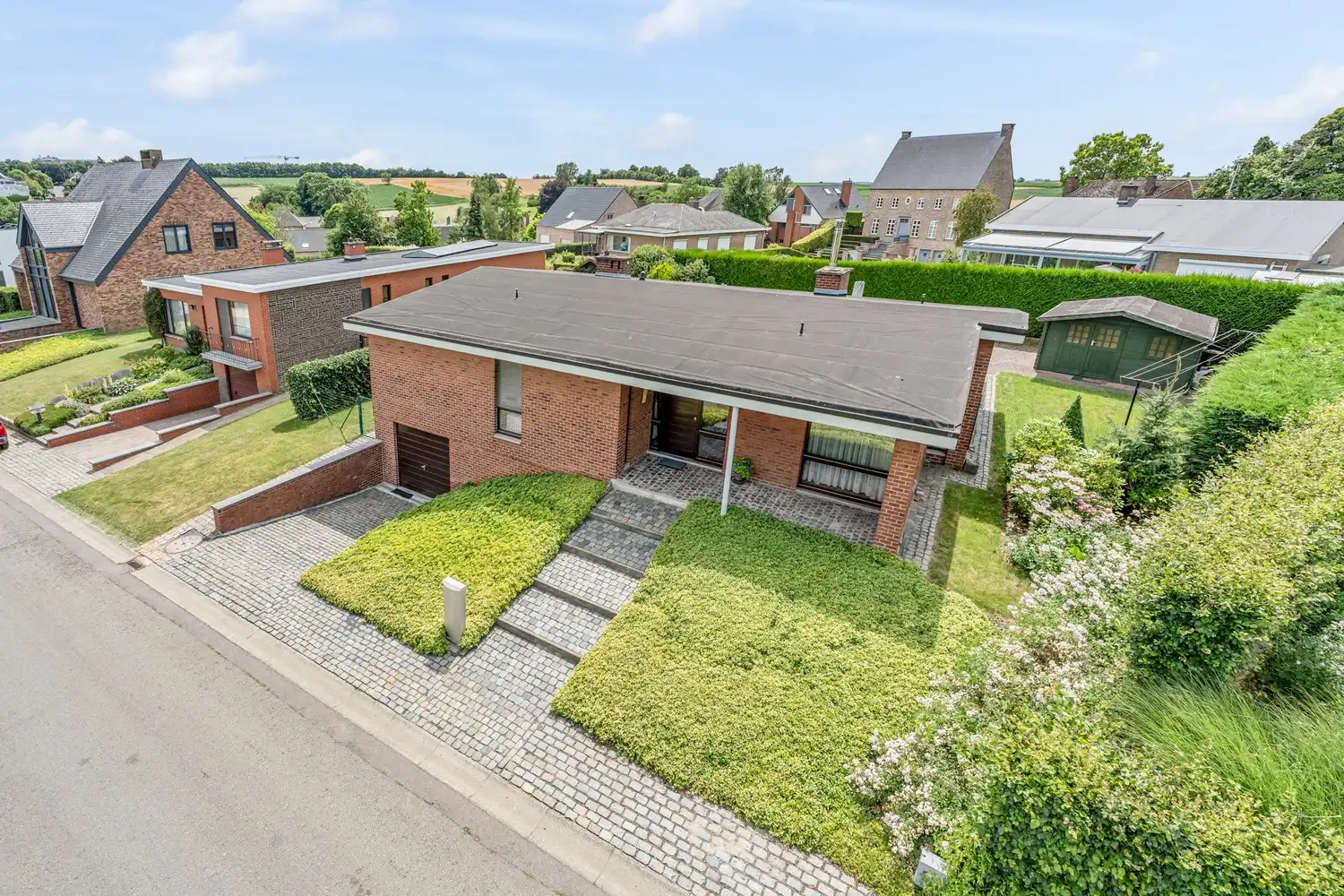 Te renoveren woning, gelegen op een perceel van 7 are 14 centiare in de residentiële wijk Diependaal te Herent. foto 2