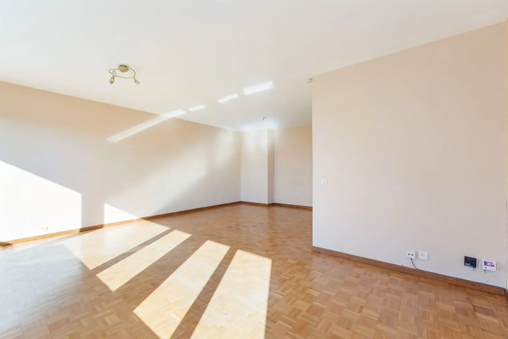 Lichtrijk appartement met panoramisch uitzicht, groot terras en parking foto 11