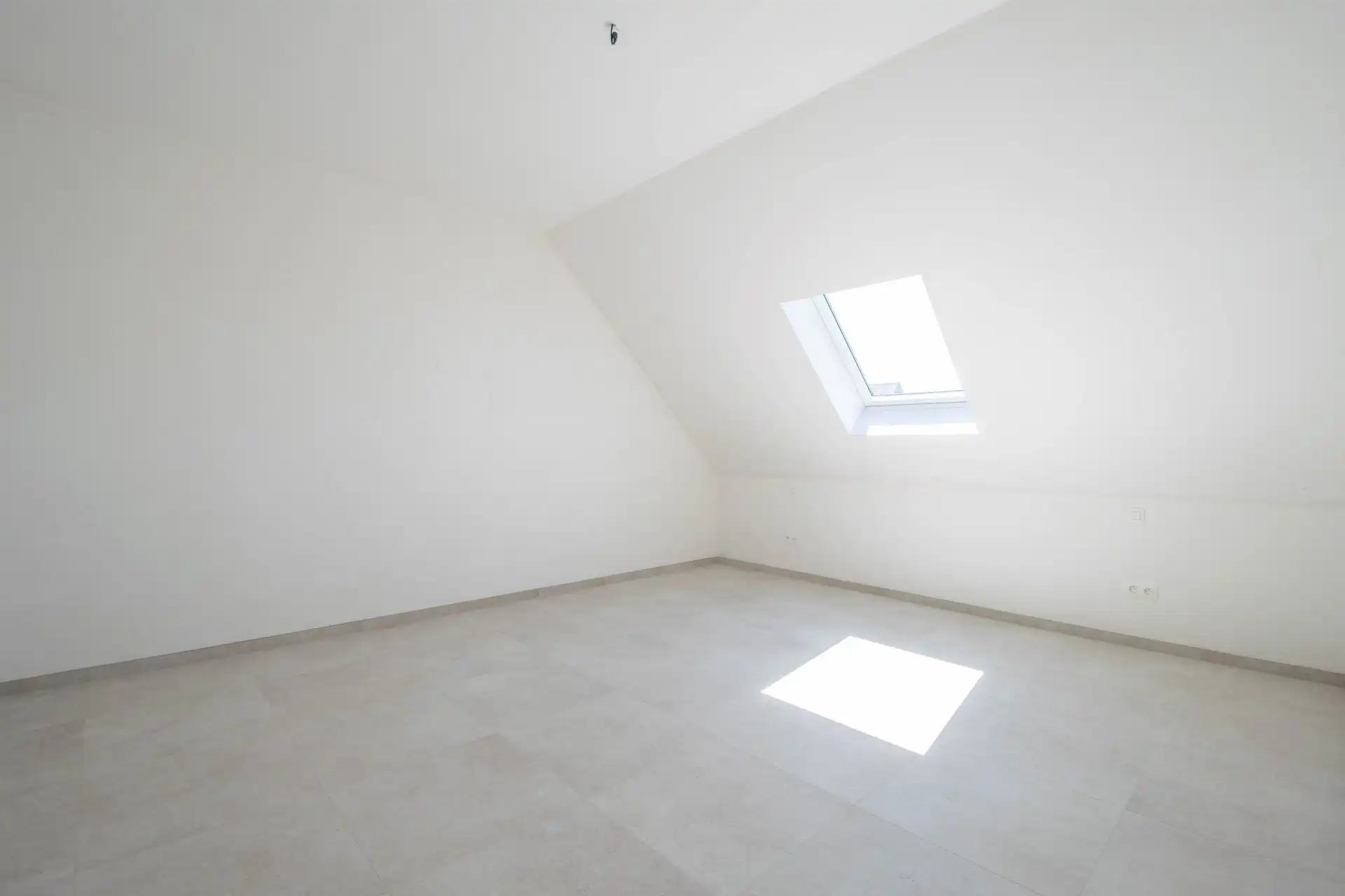 Ruim dakappartement met 2 grote slaapkamers en terras met panoramisch uitzicht (131m²) foto 12