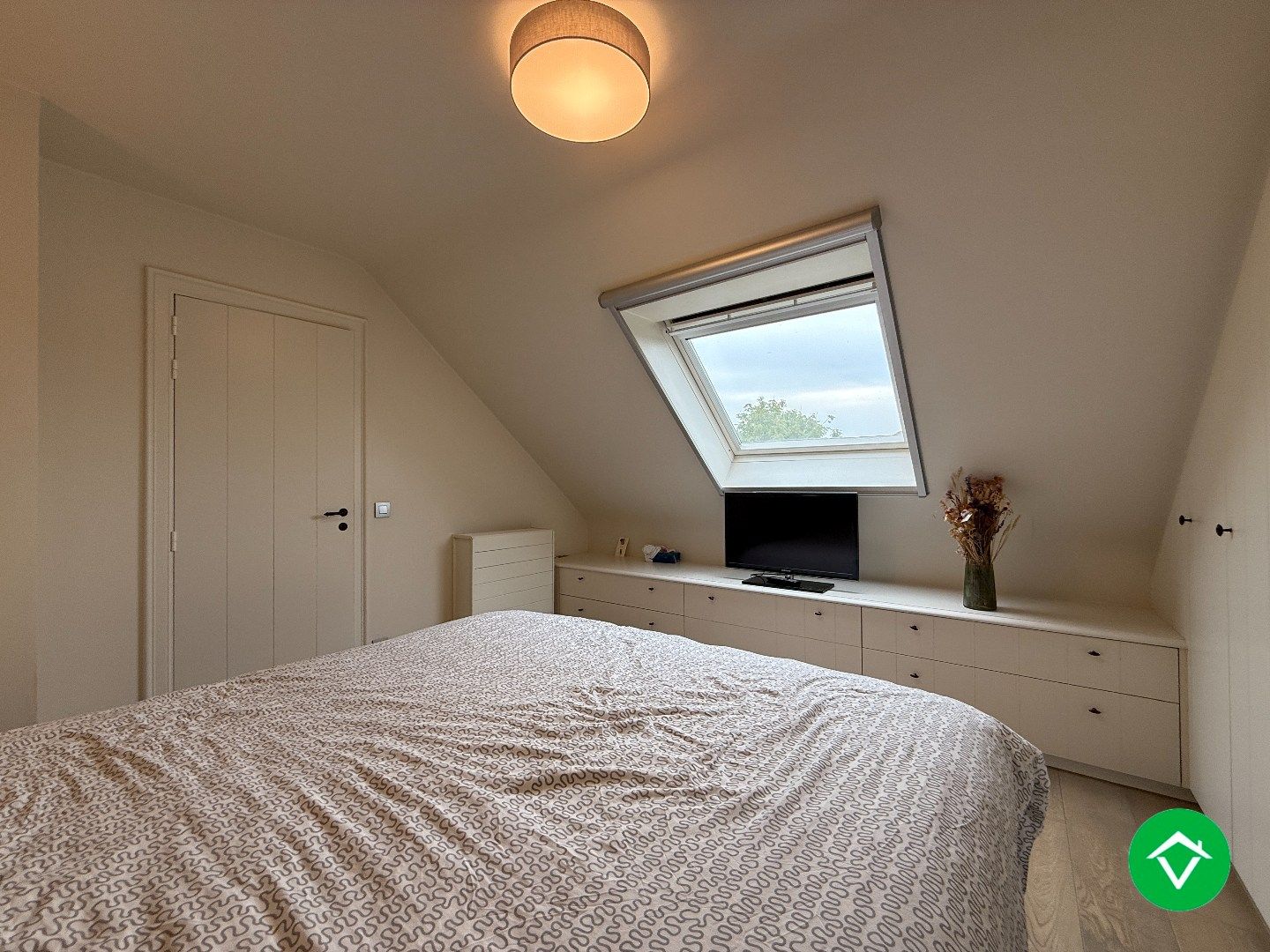 Prachtige rijwoning met 3 slaapkamers, tuin en garage te Roeselare foto 15