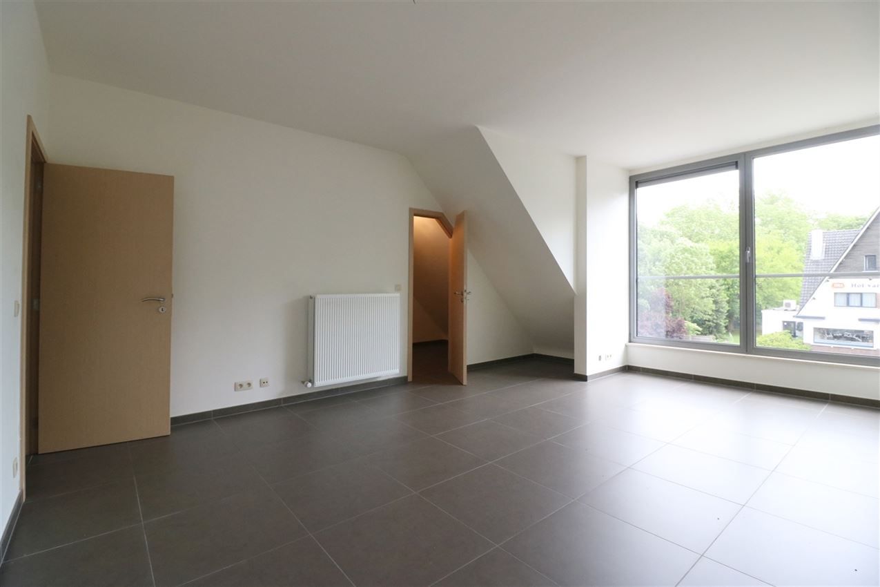 Modern duplex appartement met 2 slpk. en garage foto 18