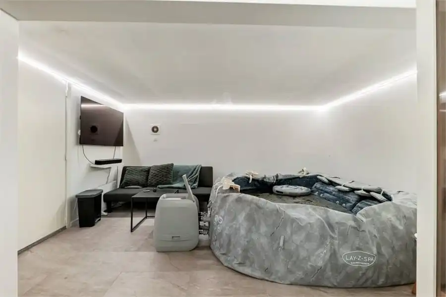 RUIME GERENOVEERDE WONING OP EEN ZEER GOEDE LOCATIE foto 33