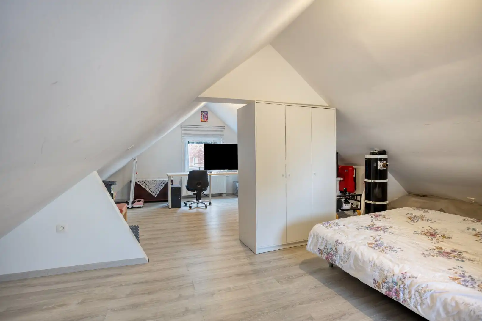 Vernieuwde vrijstaande woning met grote tuin - rustig gelegen in Vreren foto 17