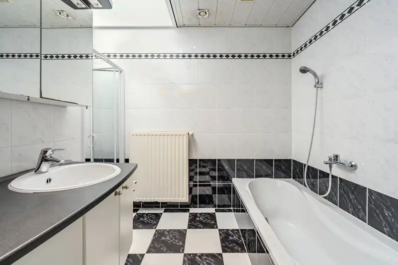 Roeselare : Instapklare, gerenoveerde rijwoning in hartje Roeselare! foto 8