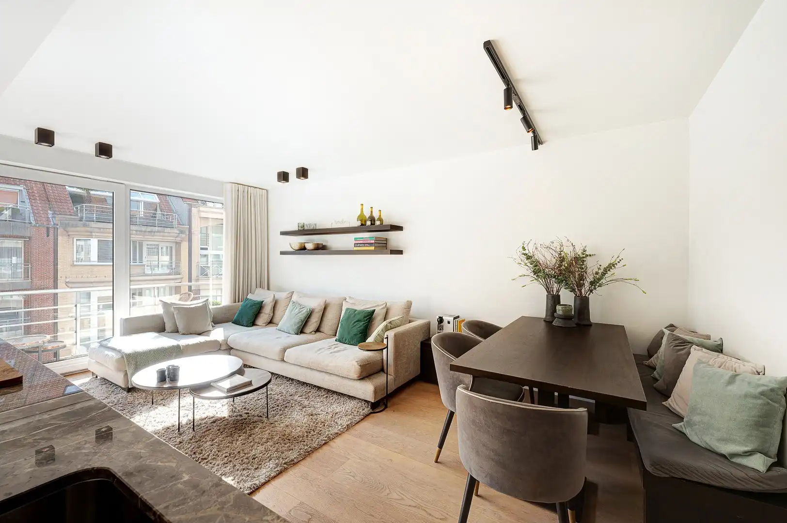 Luxueus gerenoveerd 3-slaapkamerappartement nabij zee. foto 5