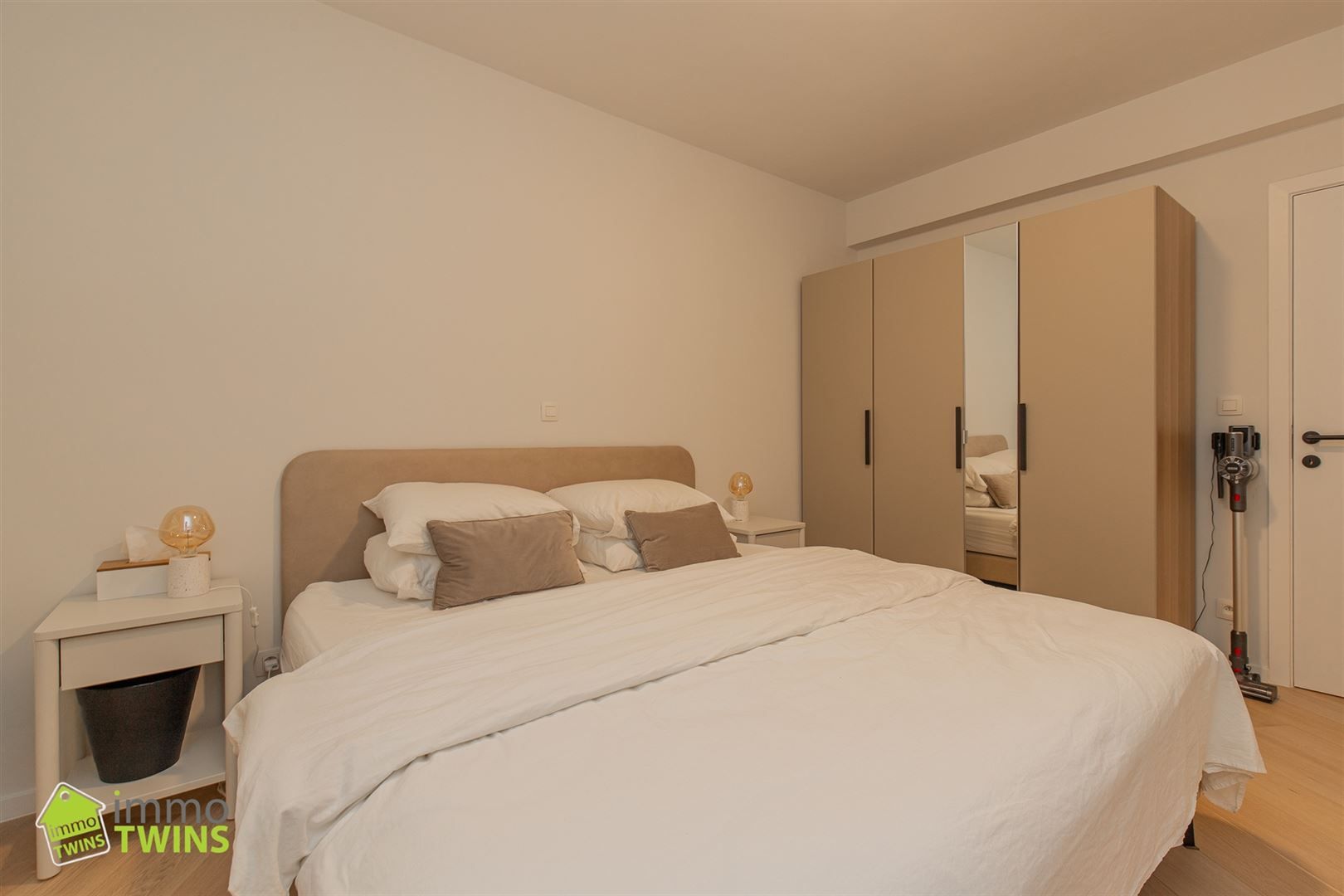 Prachtig gerenoveerd appartement met 2 slaapkamers in hartje Oostende! foto 6