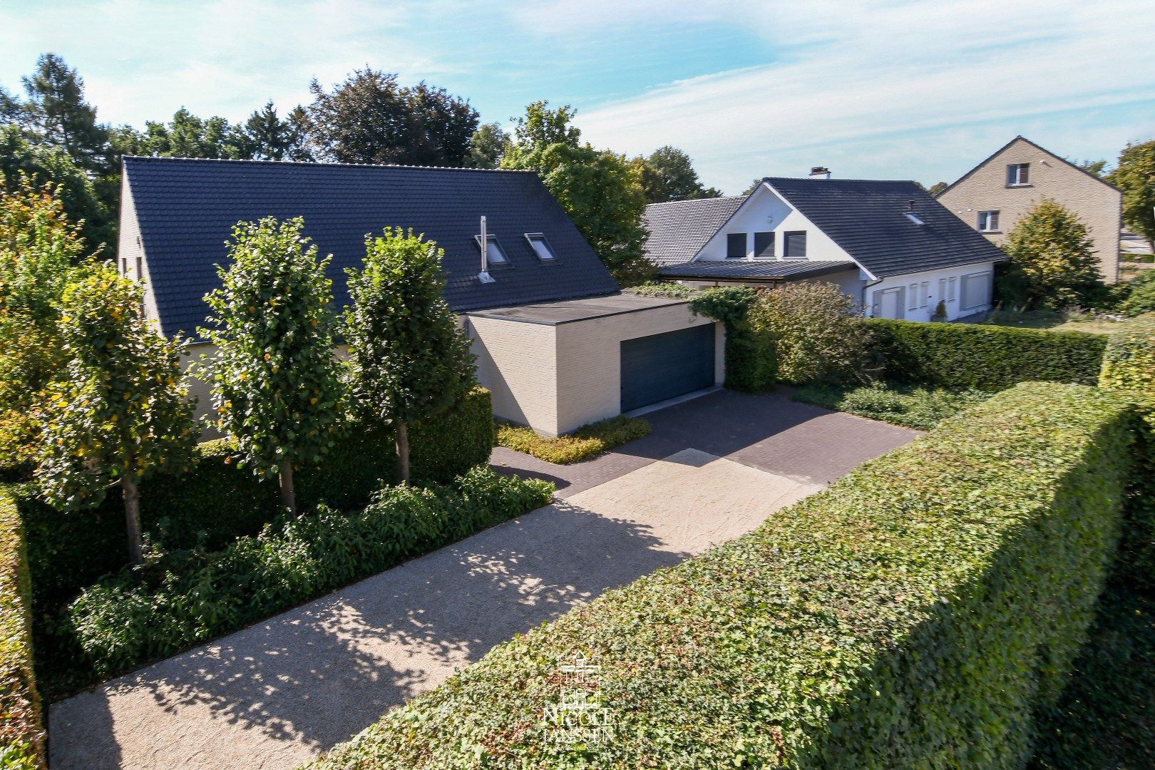 Vrijstaande woning met mooi verzorgde tuin en zwembad  foto 25