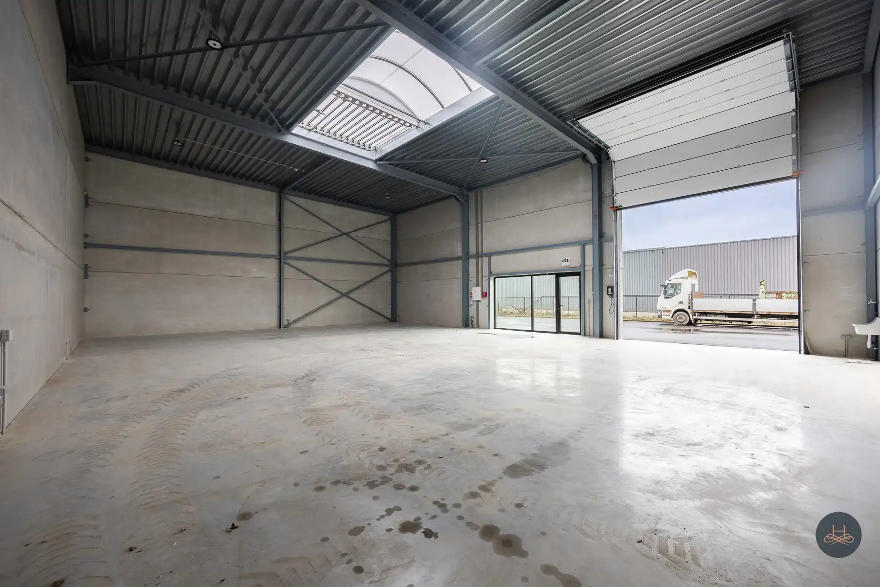 Nieuwbouw KMO-unit op toplocatie! foto {{pictureIndex}}