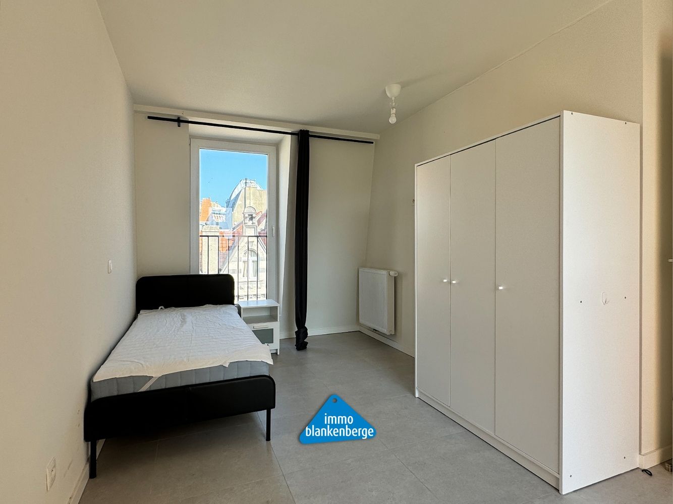 Zeer ruim triplex appartement met huislift, vlak bij de Zeedijk van Blankenberge foto 14