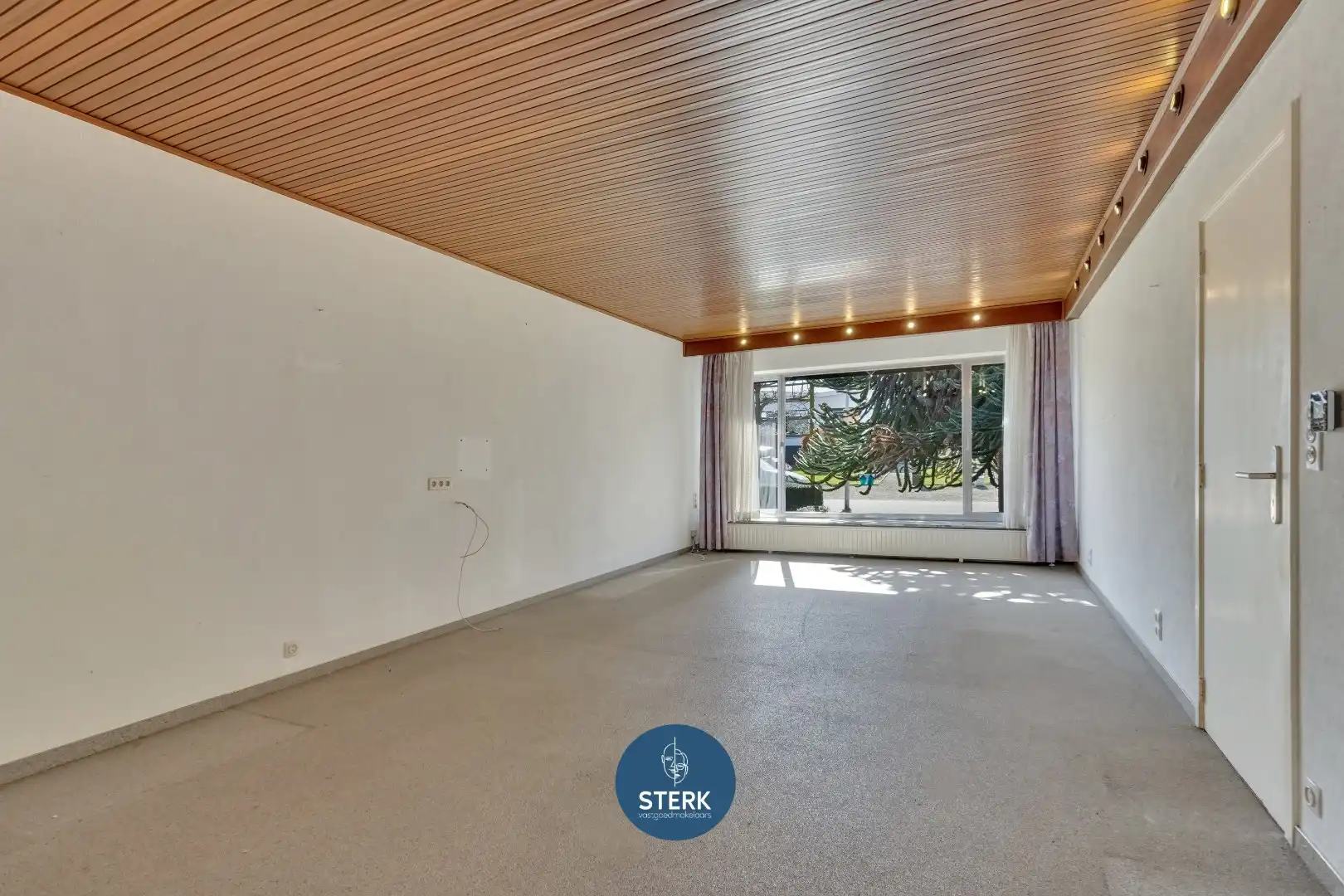 OP TE KNAPPEN SPLITLEVELWONING OP EEN GELIEFDE LOCATIE TE LANAKEN !  foto 2