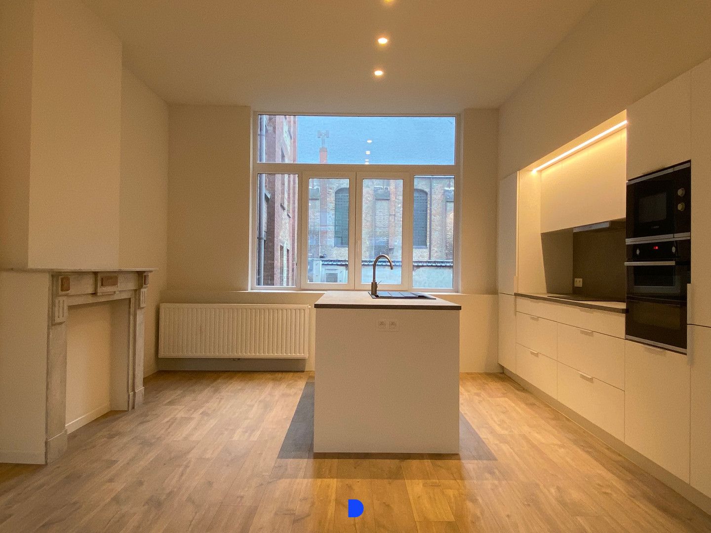 Ruim appartement in het centrum van Kortrijk! foto 3