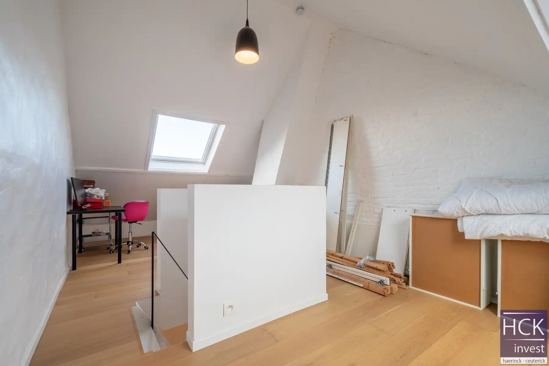 KORTRIJK - Instapklare woning met 2 SLPK. + bureau én stadskoer foto 14