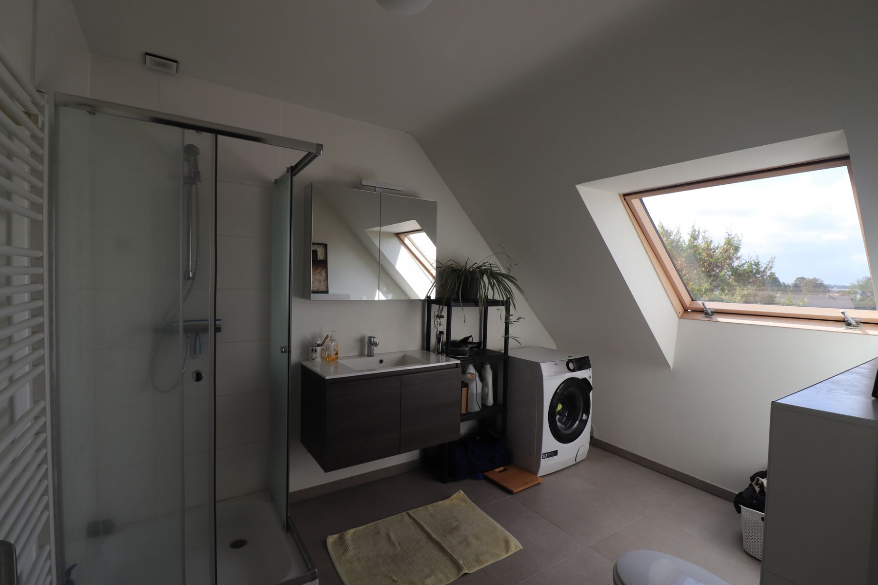 Dakappartement op derde verdieping links met terras en garage. foto 8