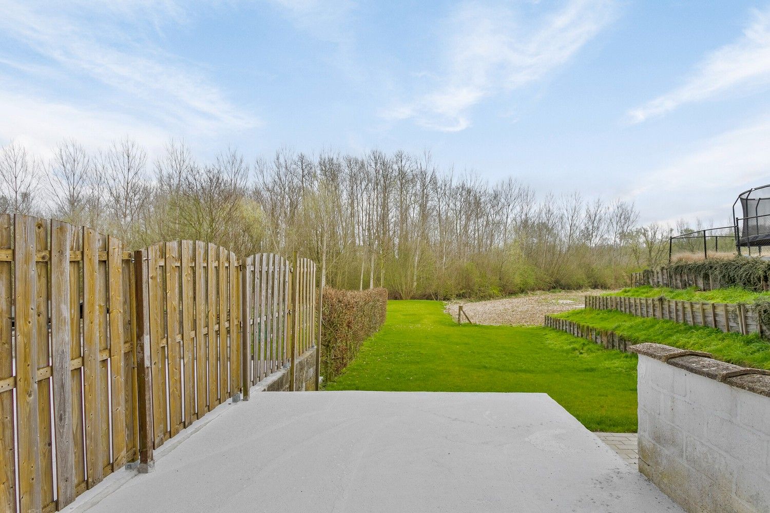 Volledig vernieuwd appartementsgebouw met twee drie slaapkamer appartementen met tuin. foto 45