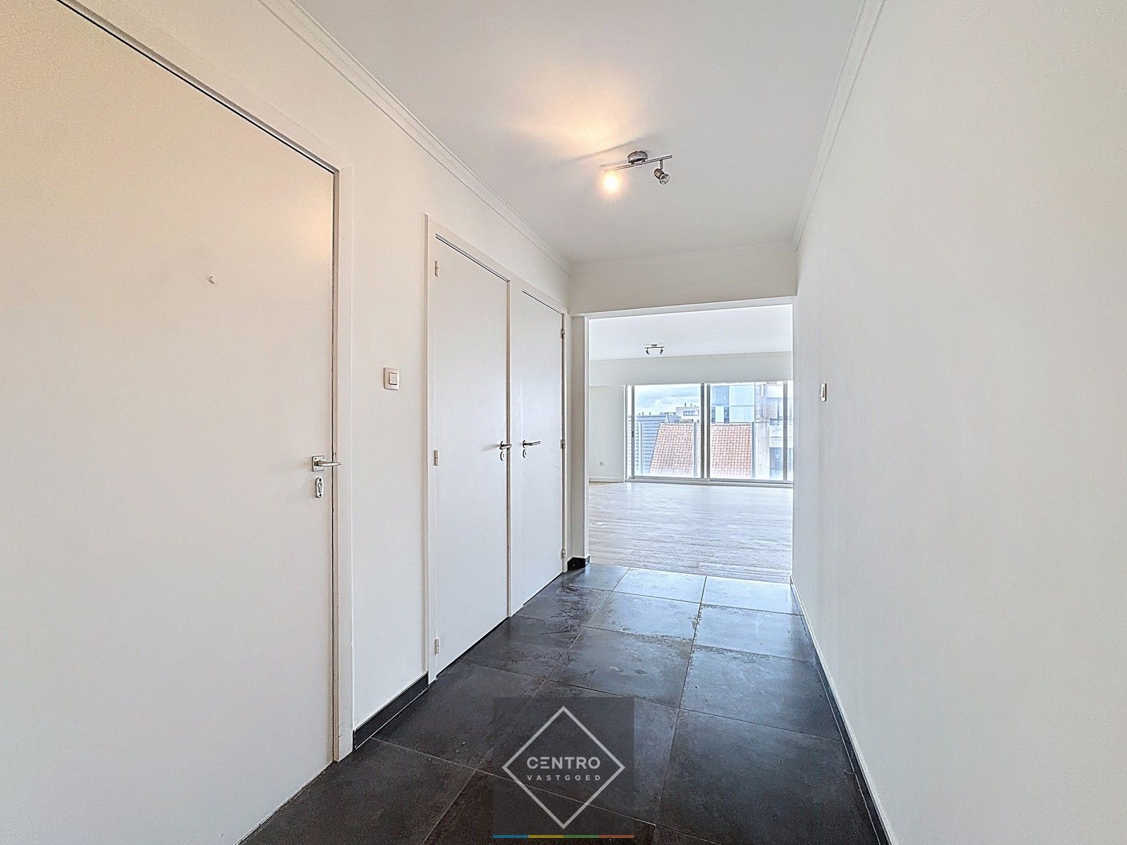Centraal gelegen instapklaar appartement met 2 slpks en 2 terrassen! foto 6