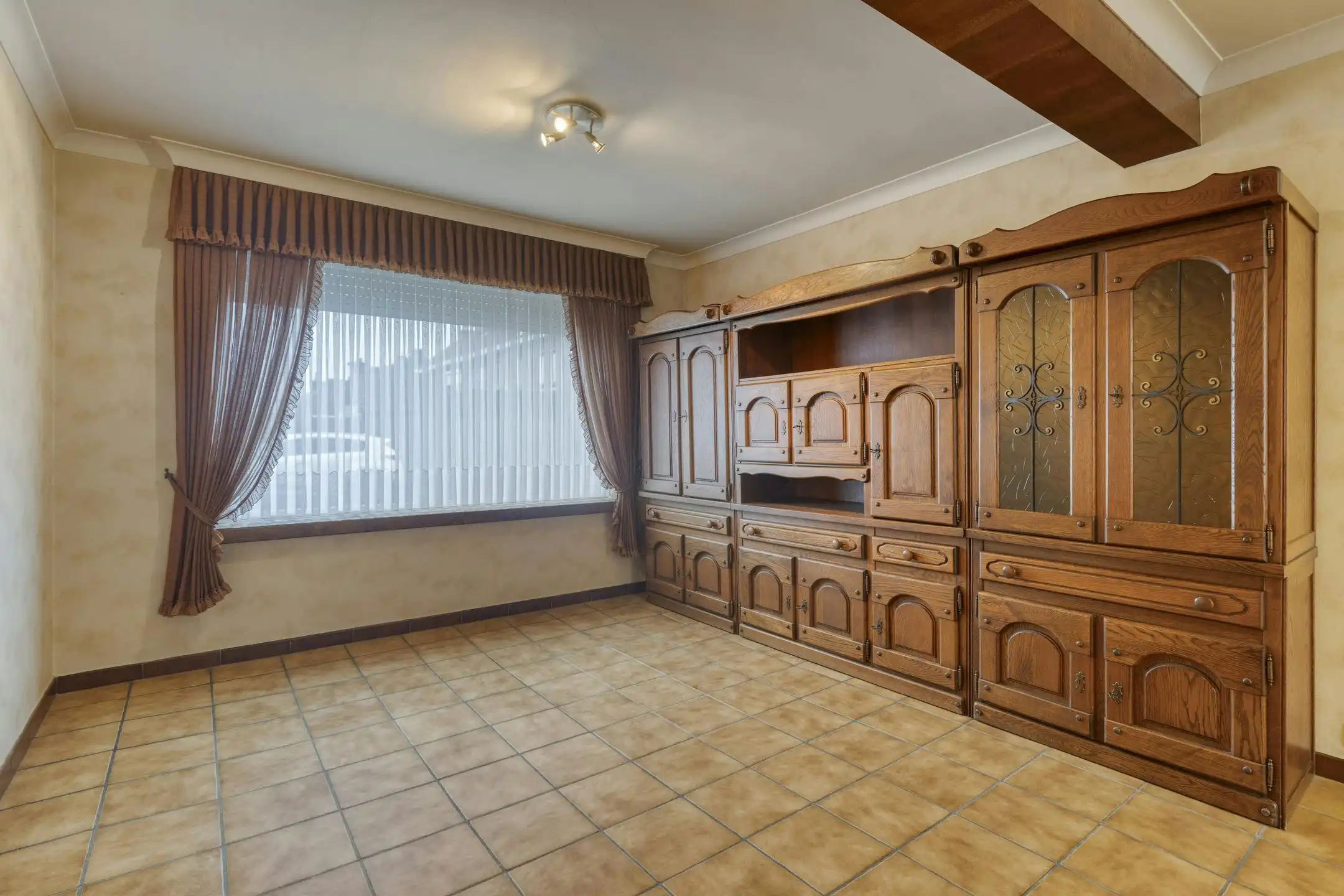 Te renoveren huis met 3 kamers te koop in Ooigem foto 2