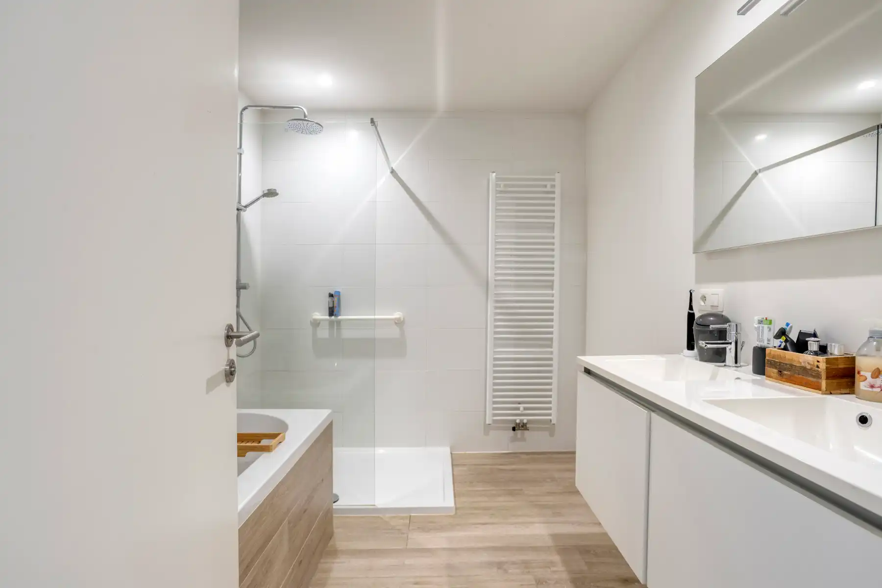 Prachtig gelijkvloers BEN-appartement met terras en parking foto 14