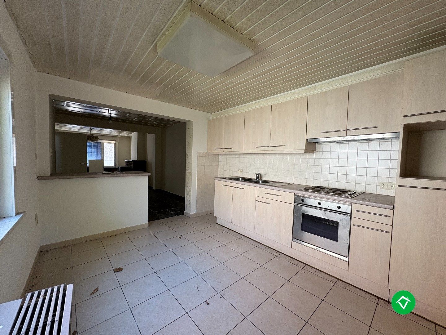 Te renoveren woning op ruim perceel in het centrum van Koekelare – veel potentieel!  foto 6