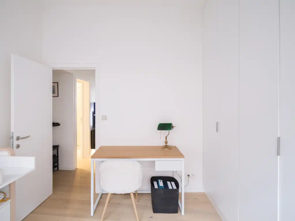 Instapklaar 2-slpk appartement met een ruim zonneterras en garage nabij de Coupure foto 7