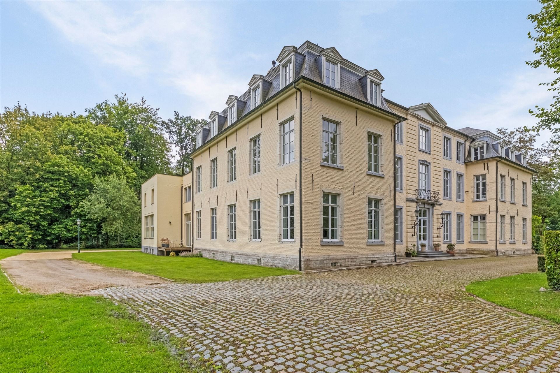 Prachtig gerenoveerde woning in het Kasteel van Neerijse foto 6