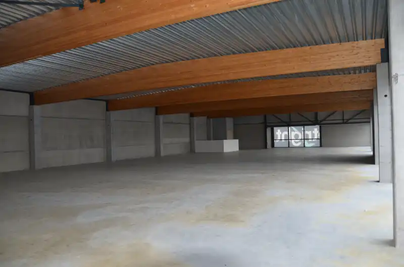 Te huur :  Roeselare Bruggesteenweg baanwinkel +/-764 m², in casco foto 12