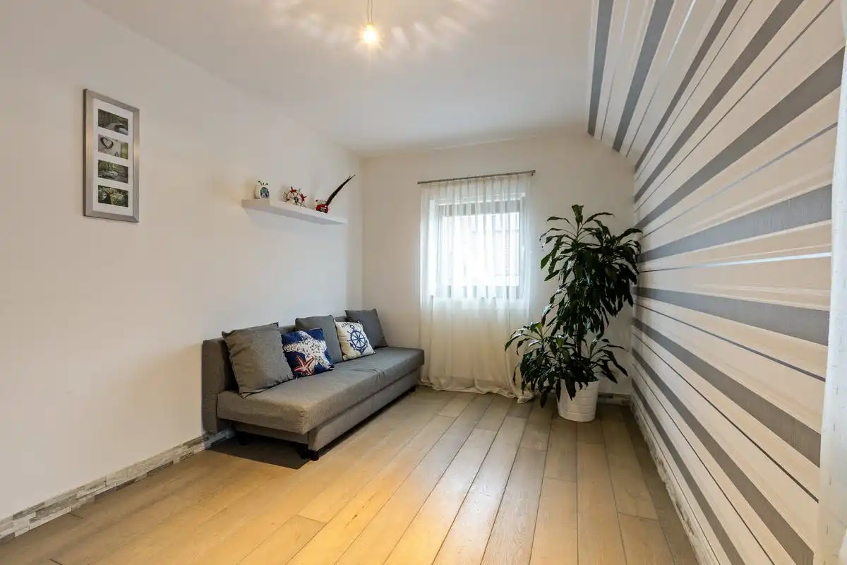 Instapklare woning met garage te koop in Bilzen foto 16