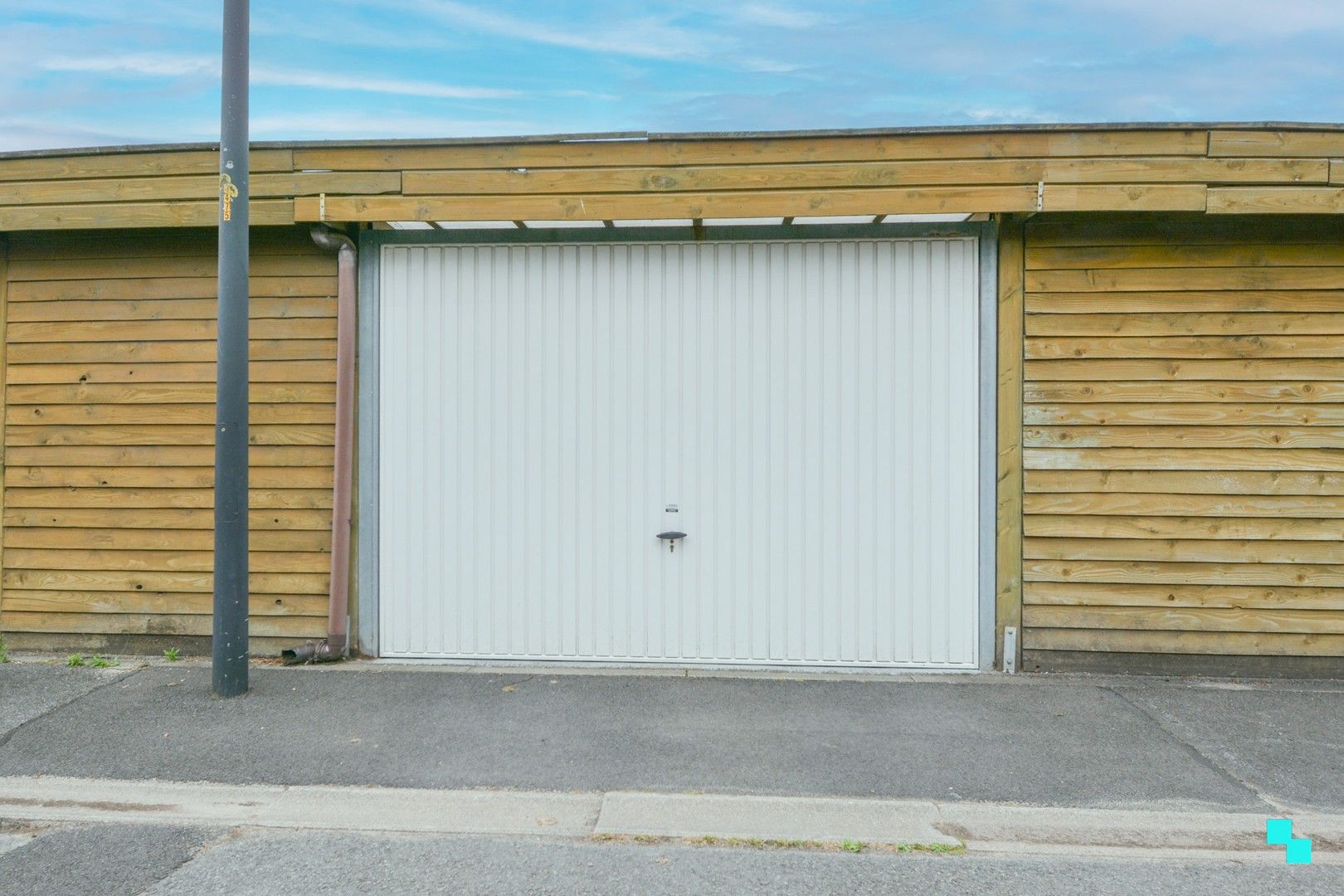 Smaakvol gerenoveerde woning met garage achteraan te Roeselare foto 18